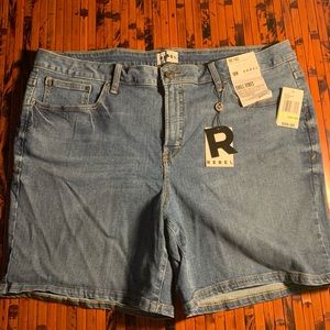Rebel Wilson Angels Boyfriend shorts size 18W